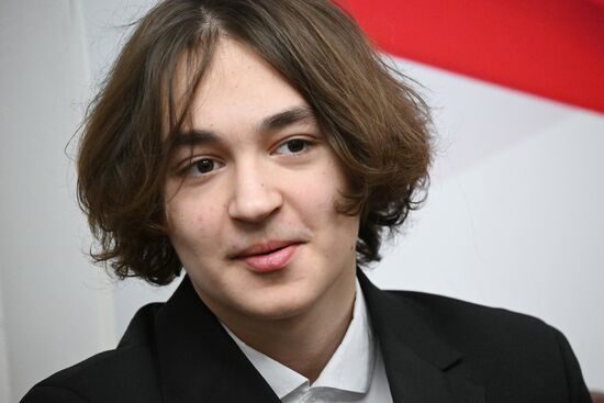 Награждение школьников за помощь при эвакуации людей из "Крокус Сити Холл"