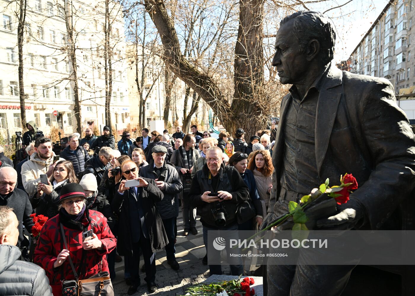 Открытие памятника Михаилу Ульянову 