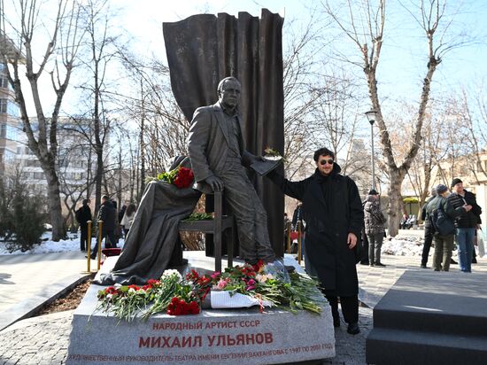 Открытие памятника Михаилу Ульянову 