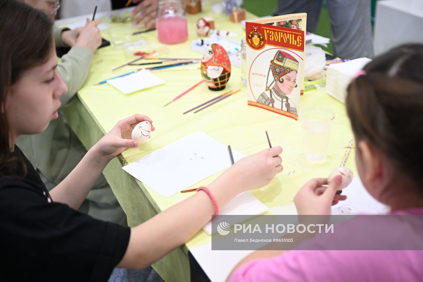 Выставка "Россия". Мастер-класс по росписи матрешек