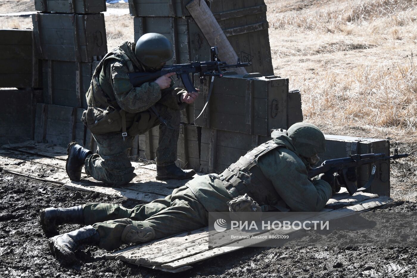 Подготовка морских пехотинцев ТОФ на полигоне в Приморском крае