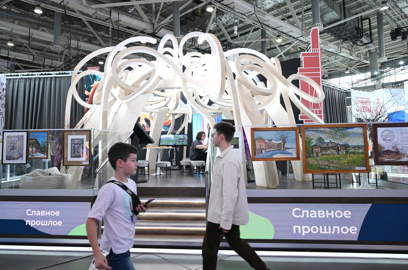 Работа выставки "Россия"