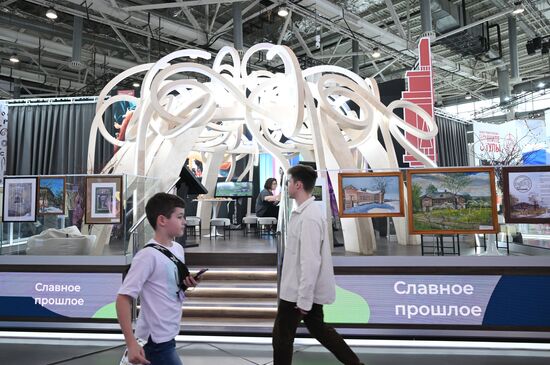 Работа выставки "Россия"