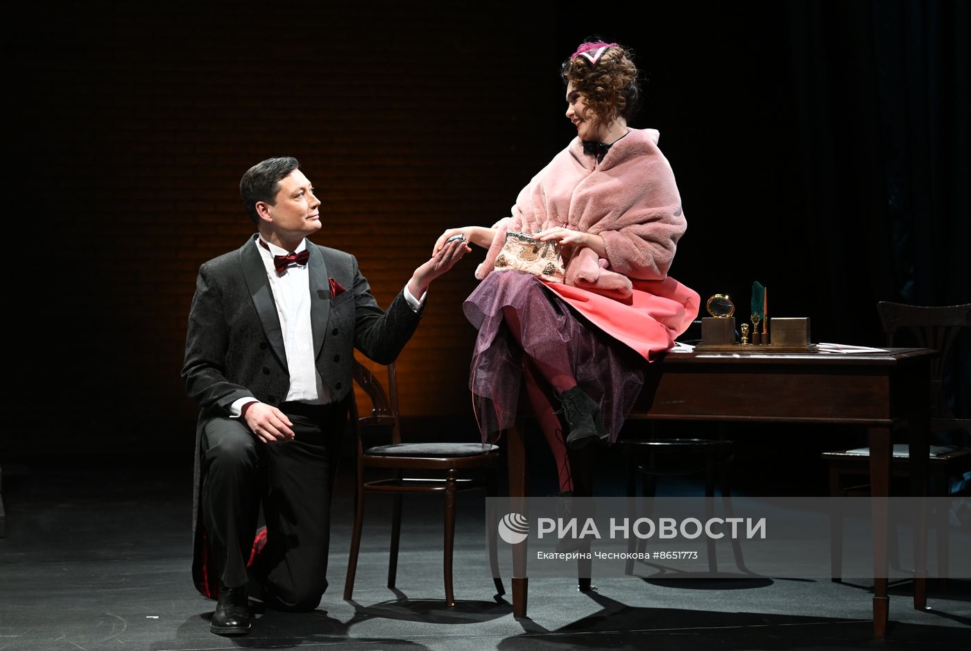 Спектакль "Идеальный муж" в театре "Школа драматического искусства"