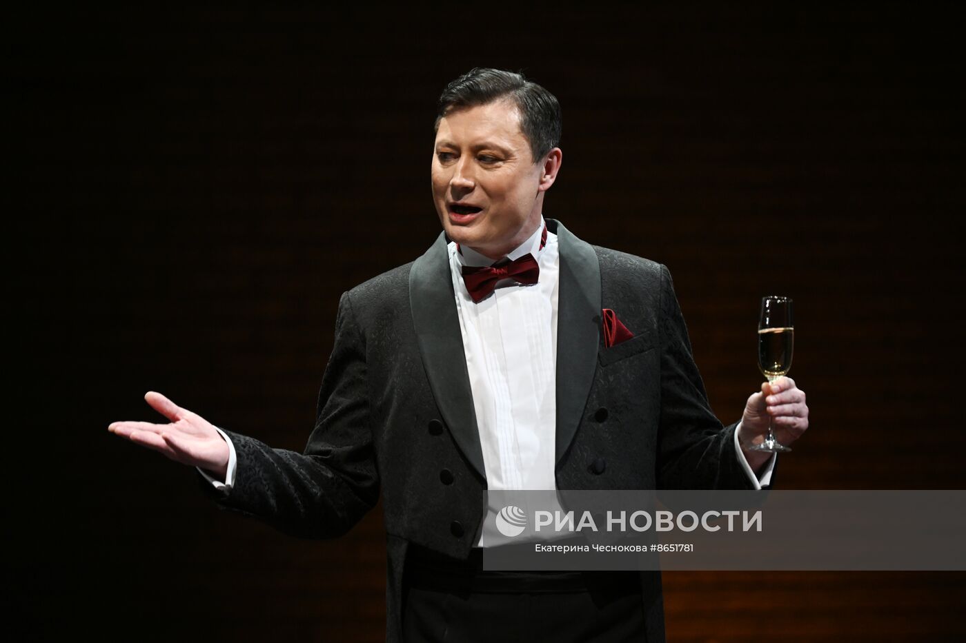 Спектакль "Идеальный муж" в театре "Школа драматического искусства"