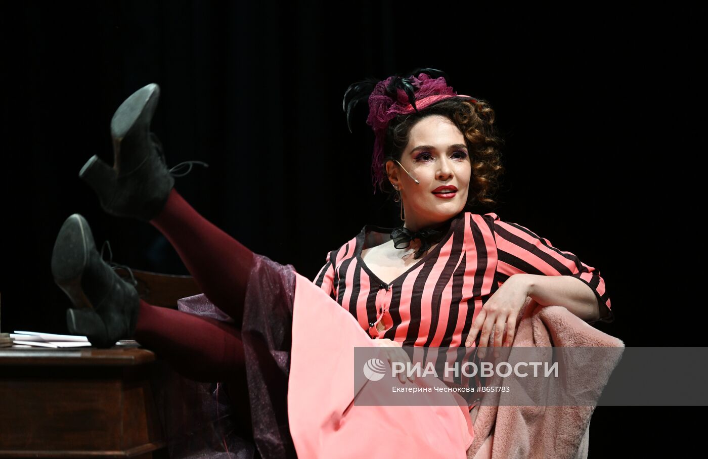 Спектакль "Идеальный муж" в театре "Школа драматического искусства"