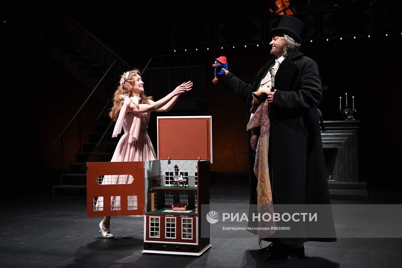 Спектакль "Идеальный муж" в театре "Школа драматического искусства"