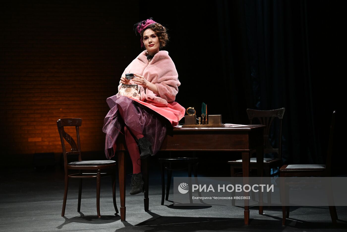 Спектакль "Идеальный муж" в театре "Школа драматического искусства"