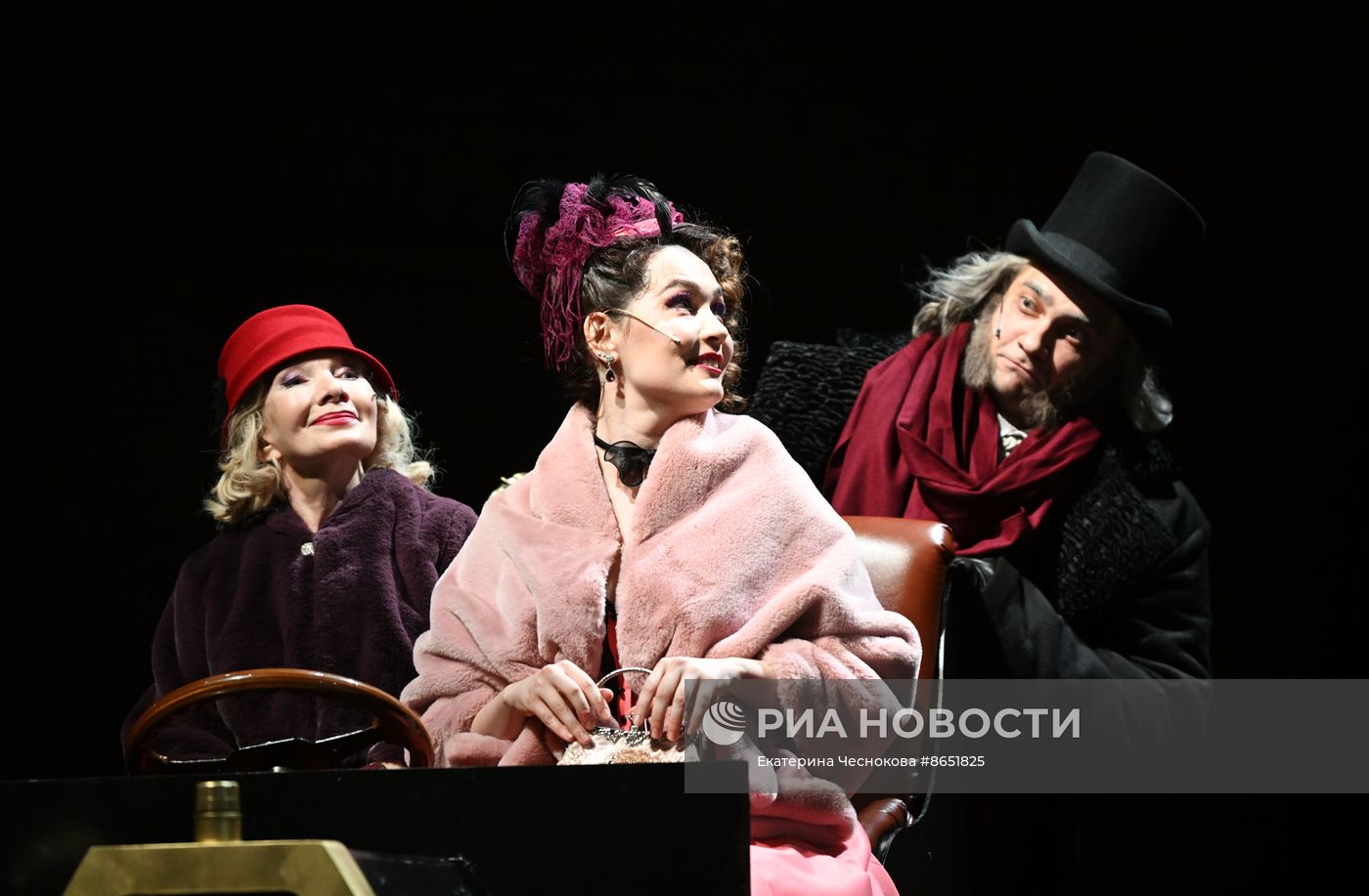 Спектакль "Идеальный муж" в театре "Школа драматического искусства"