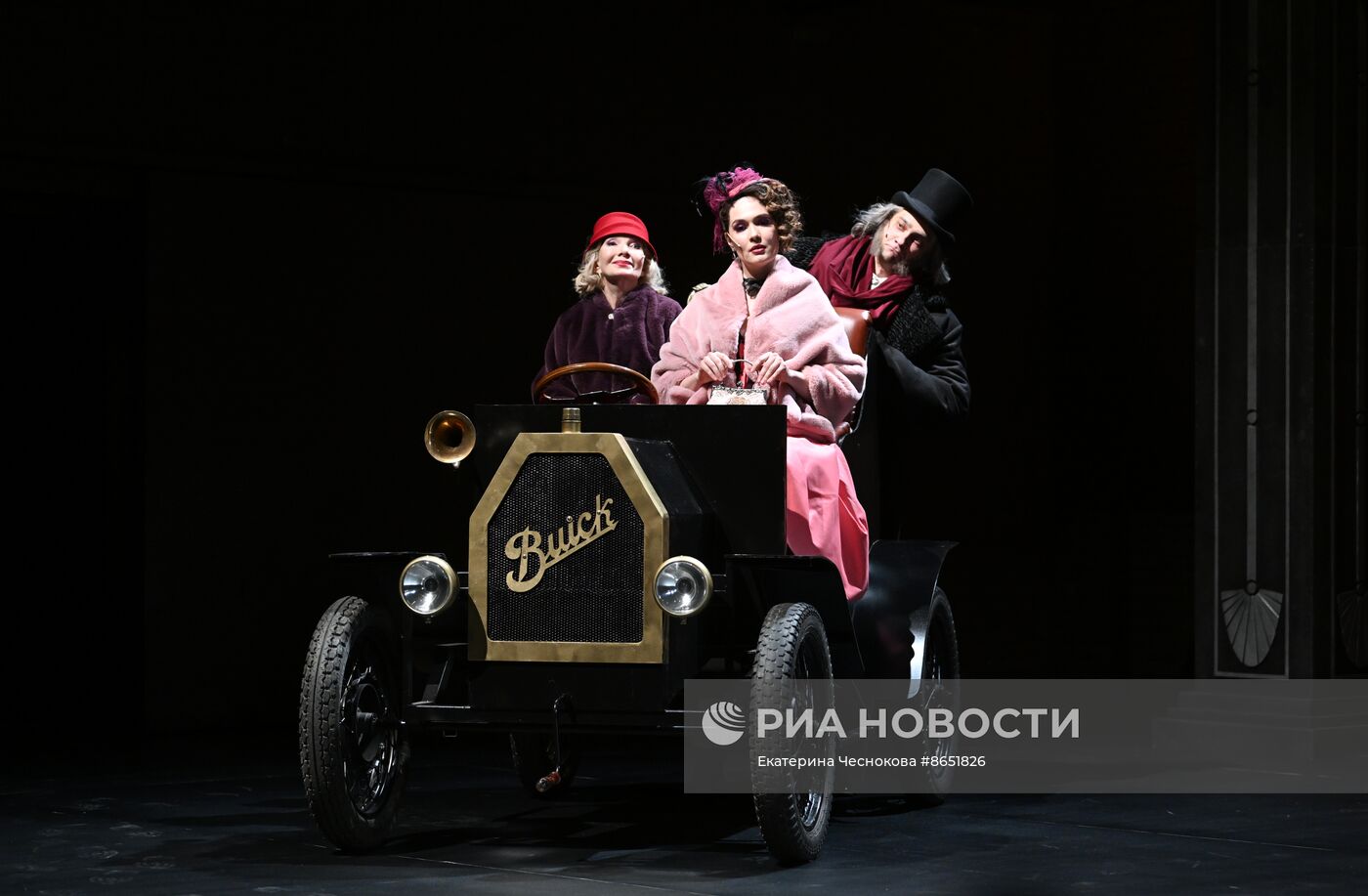 Спектакль "Идеальный муж" в театре "Школа драматического искусства"