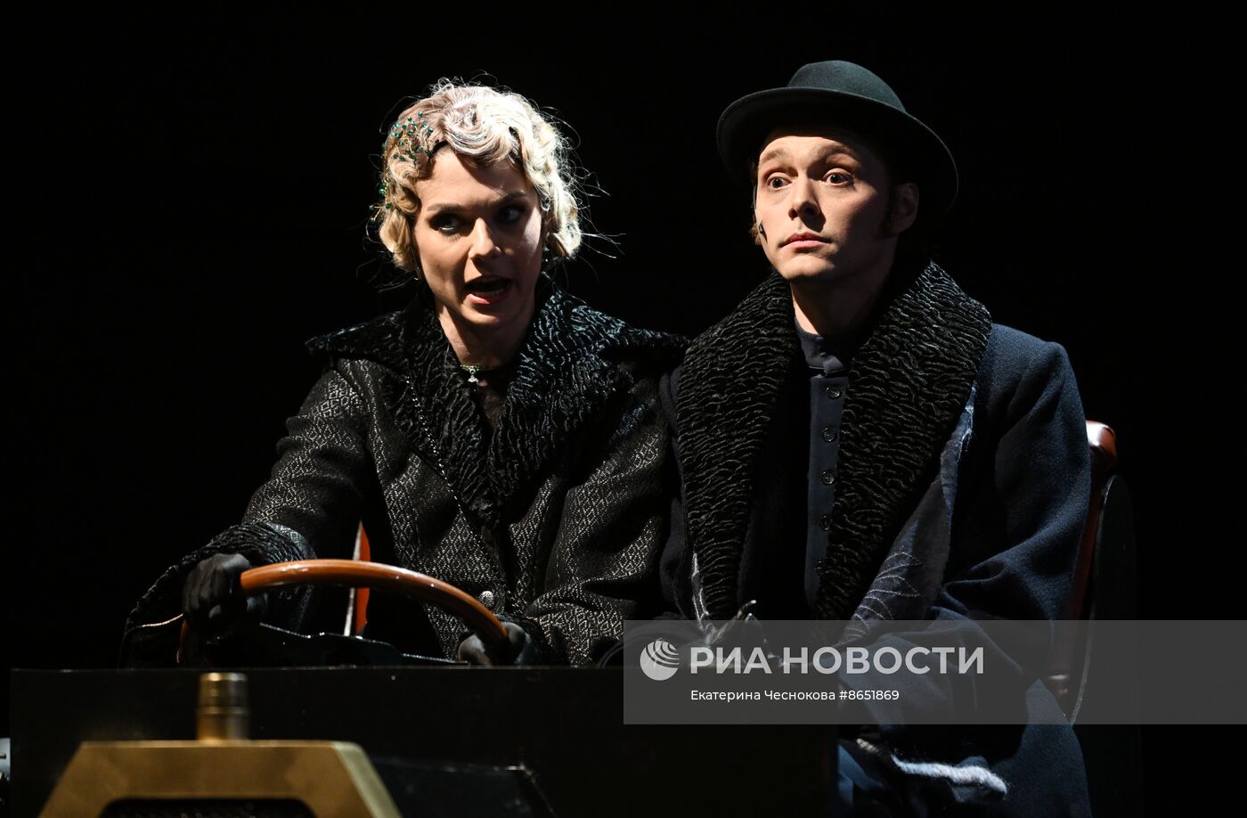 Спектакль "Идеальный муж" в театре "Школа драматического искусства"