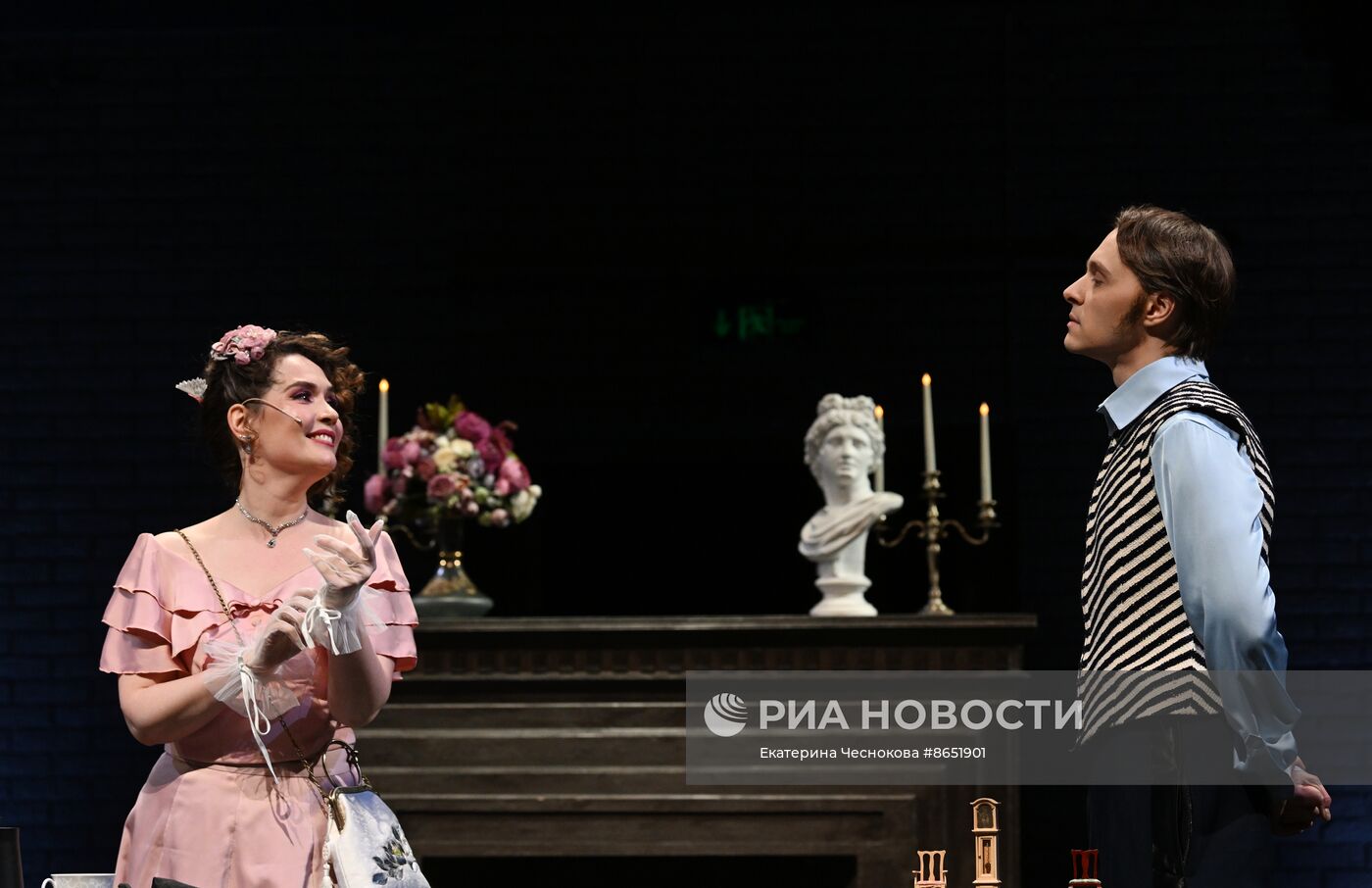 Спектакль "Идеальный муж" в театре "Школа драматического искусства"