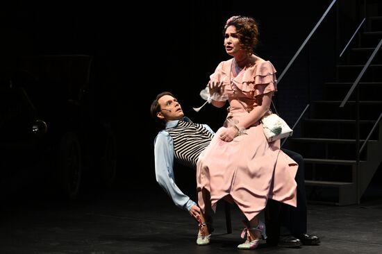Спектакль "Идеальный муж" в театре "Школа драматического искусства"