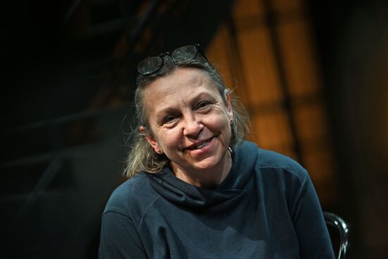 Спектакль "Идеальный муж" в театре "Школа драматического искусства"