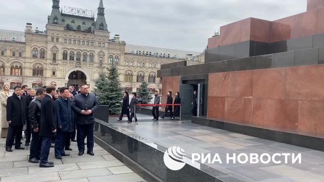 Посещение мавзолея Ленина делегацией КНДР 