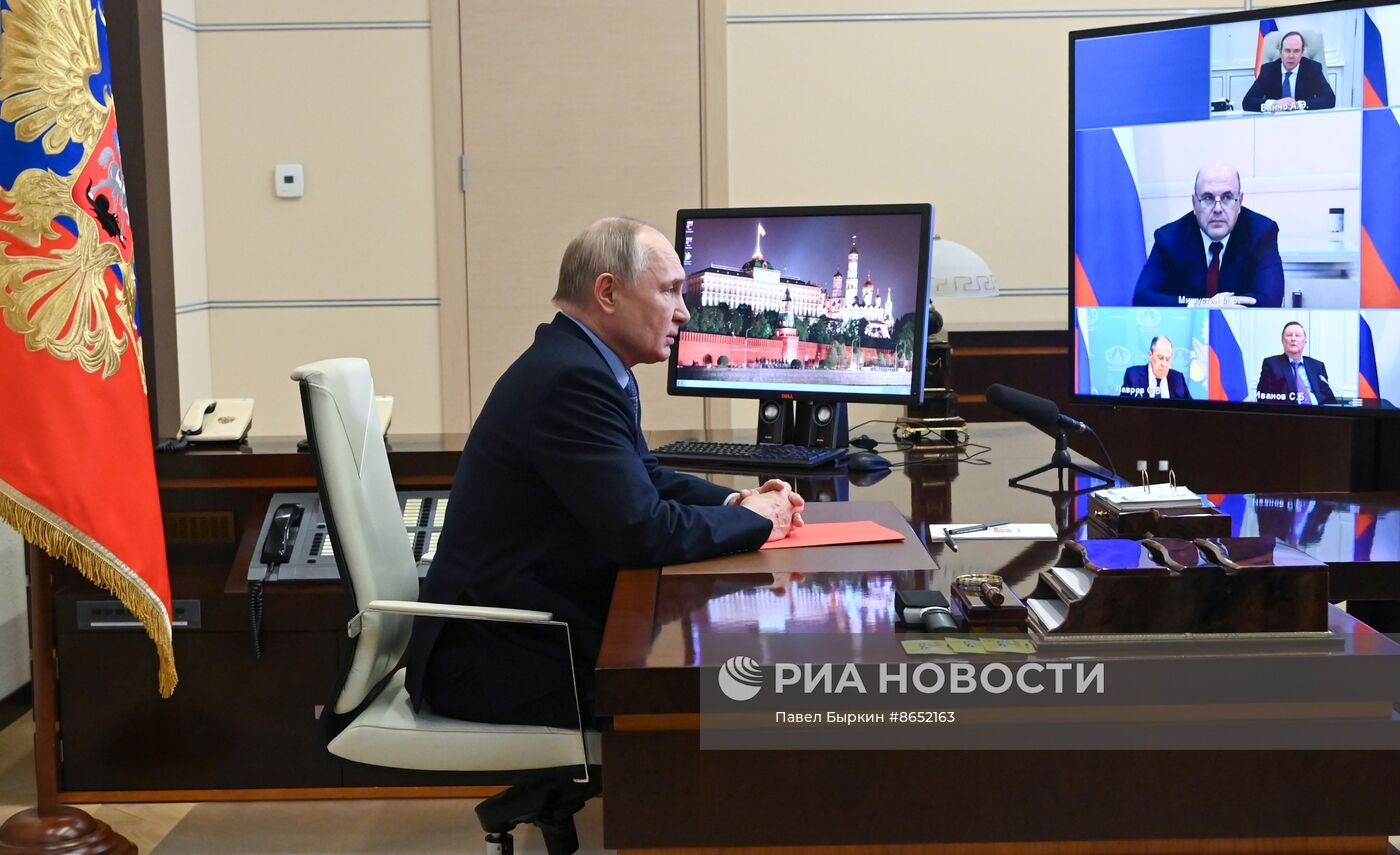 Президент Владимир Путин провел совещание Совбеза РФ
