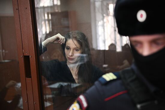 Суд арестовал журналистку Фаворскую по делу об экстремизме