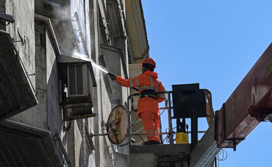 Промывка фасадов жилых домов после зимы 