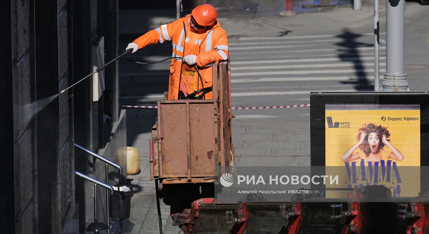 Промывка фасадов жилых домов после зимы 