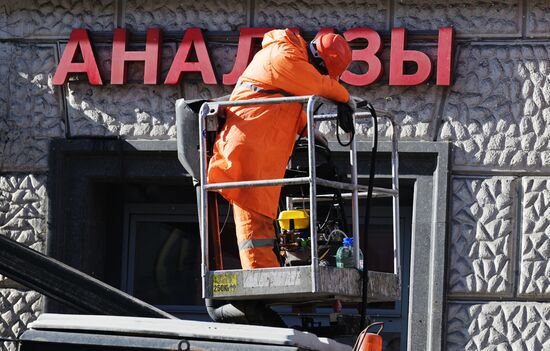 Промывка фасадов жилых домов после зимы 