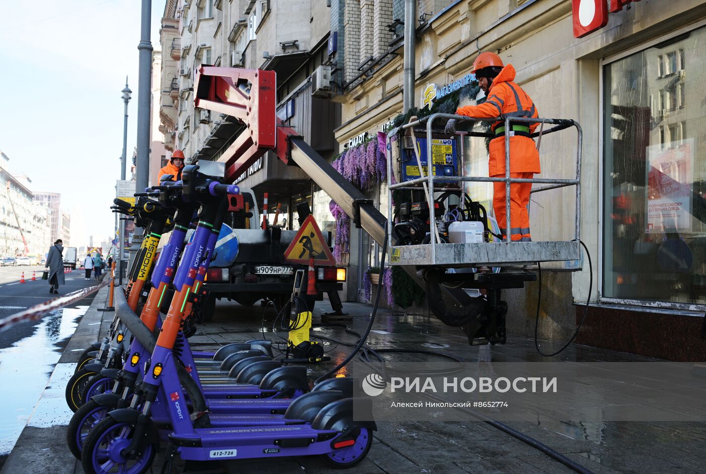 Промывка фасадов жилых домов после зимы