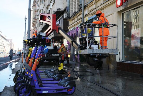 Промывка фасадов жилых домов после зимы 