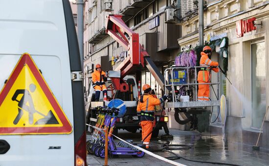 Промывка фасадов жилых домов после зимы 