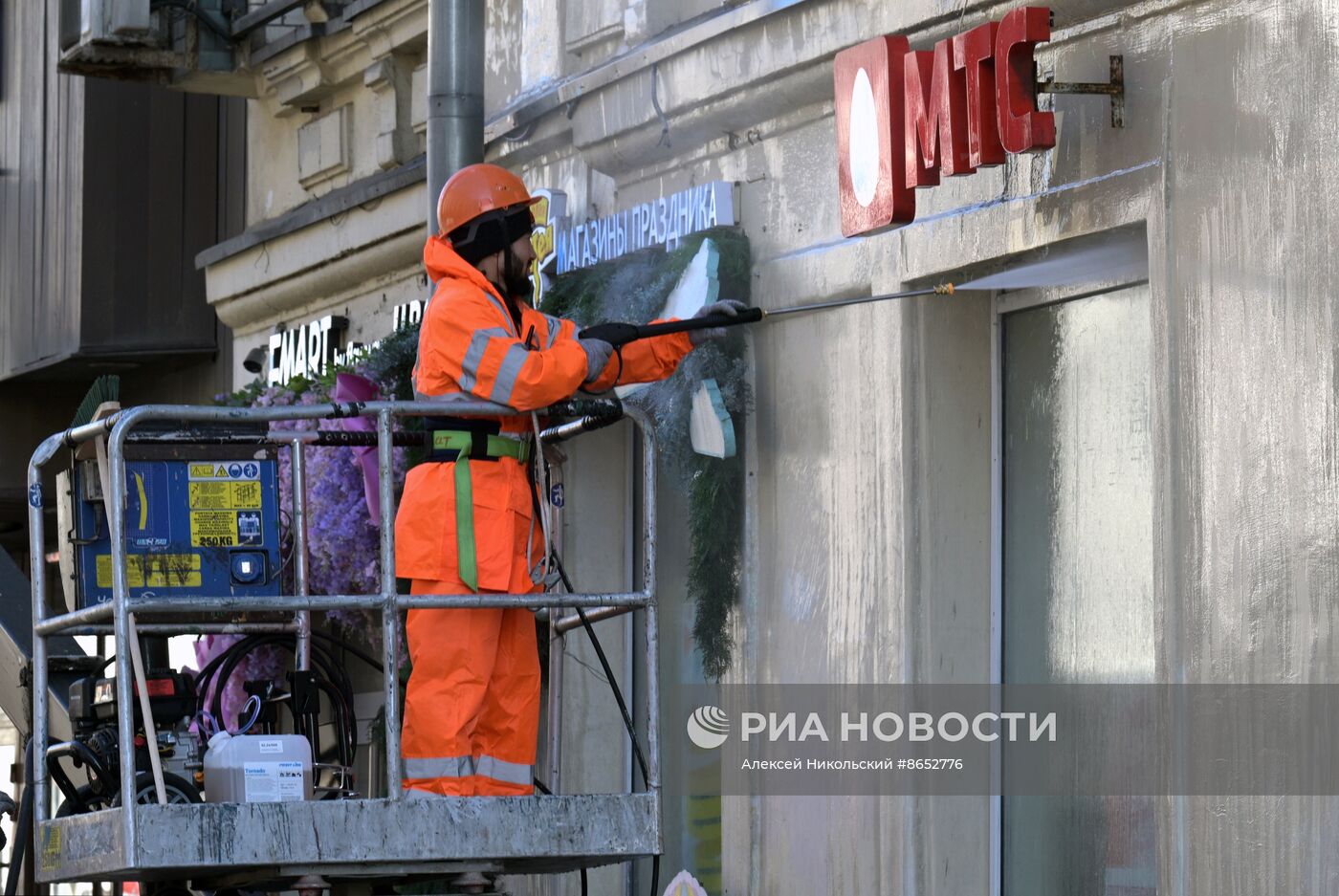 Промывка фасадов жилых домов после зимы
