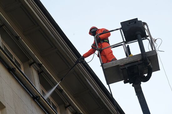 Промывка фасадов жилых домов после зимы 