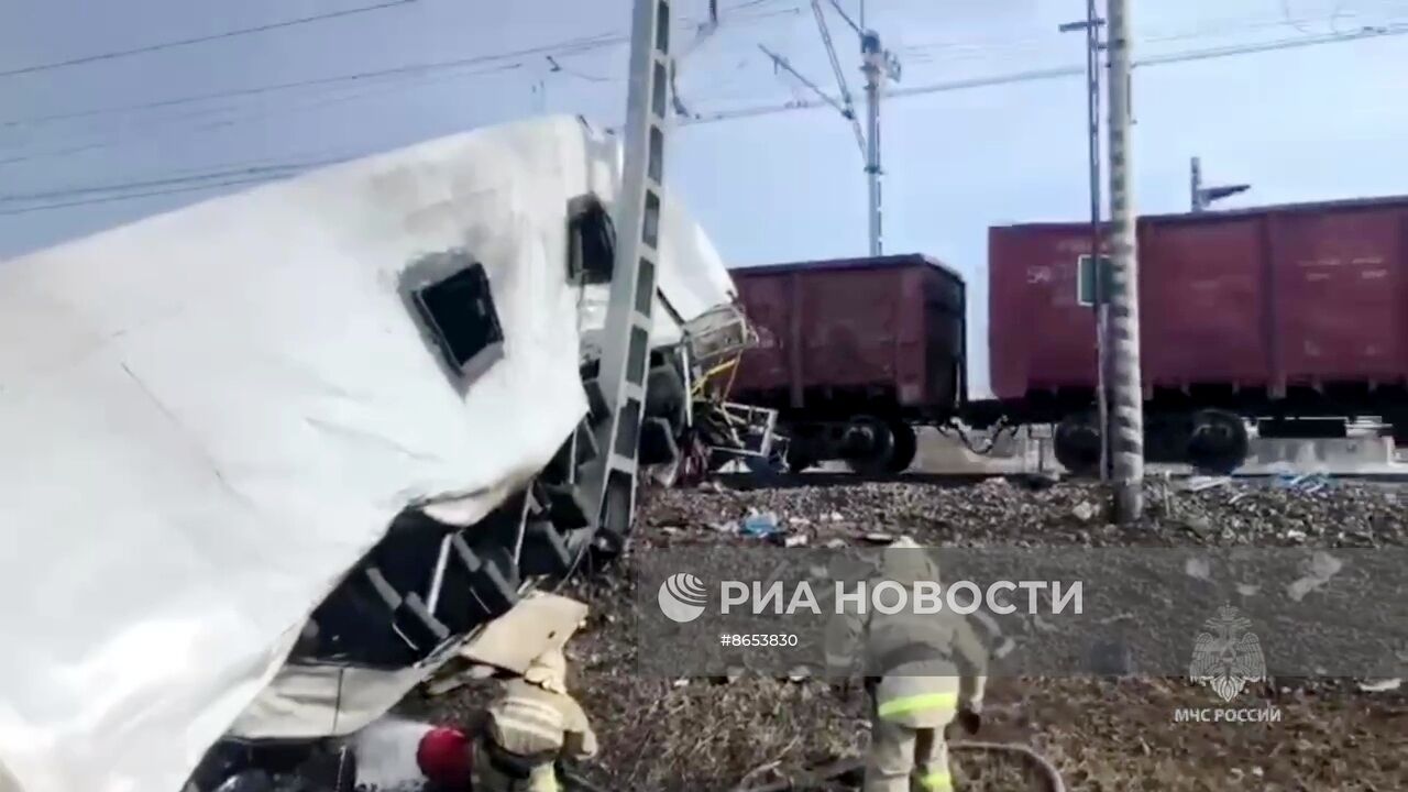 ДТП с участием поезда и автобуса в Ярославской области