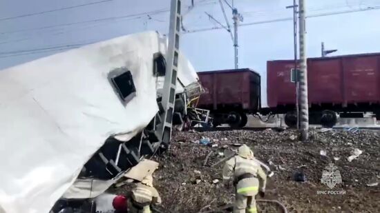 ДТП с участием поезда и автобуса в Ярославской области