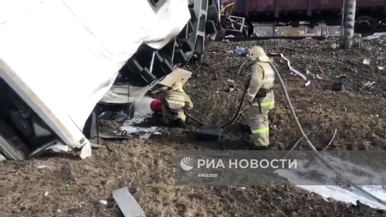 ДТП с участием поезда и автобуса в Ярославской области