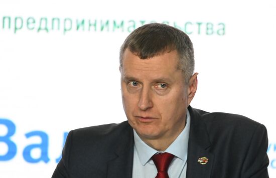 Выставка "Россия". Круглый стол "Технопарки - двигатель развития молодежного предпринимательства в Союзном Государстве"