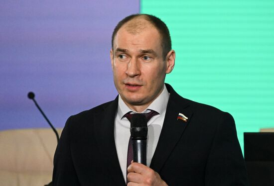 Выставка "Россия". Круглый стол "Технопарки - двигатель развития молодежного предпринимательства в Союзном Государстве"