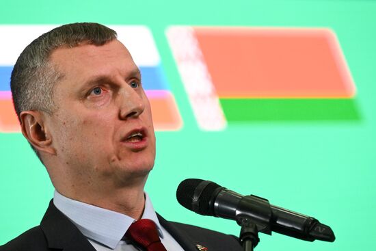 Выставка "Россия". Круглый стол "Технопарки - двигатель развития молодежного предпринимательства в Союзном Государстве"