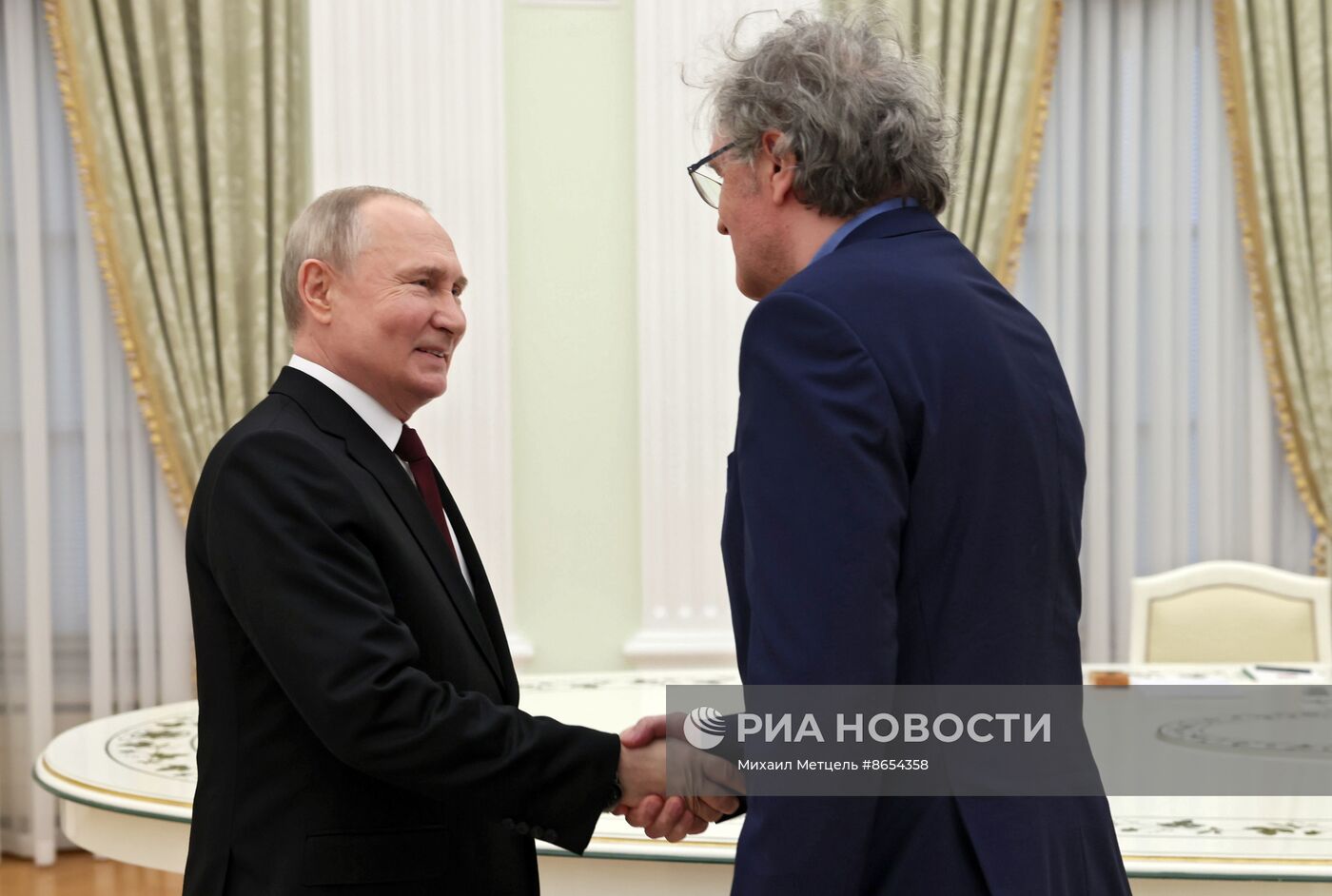 Президент Владимир Путин встретился с сербским режиссером Эмиром Кустурицей