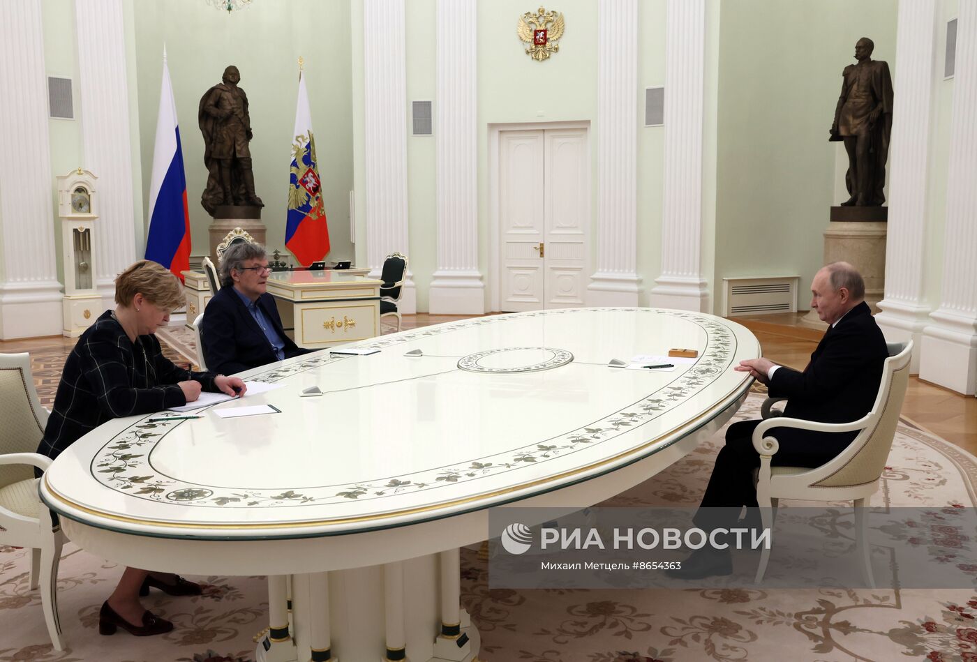 Президент Владимир Путин встретился с сербским режиссером Эмиром Кустурицей