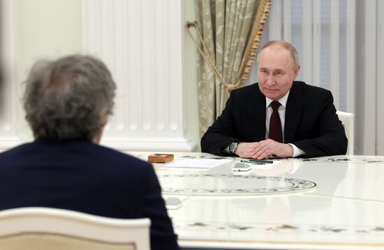 Президент Владимир Путин встретился с сербским режиссером Эмиром Кустурицей