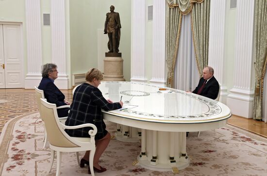 Президент Владимир Путин встретился с сербским режиссером Эмиром Кустурицей