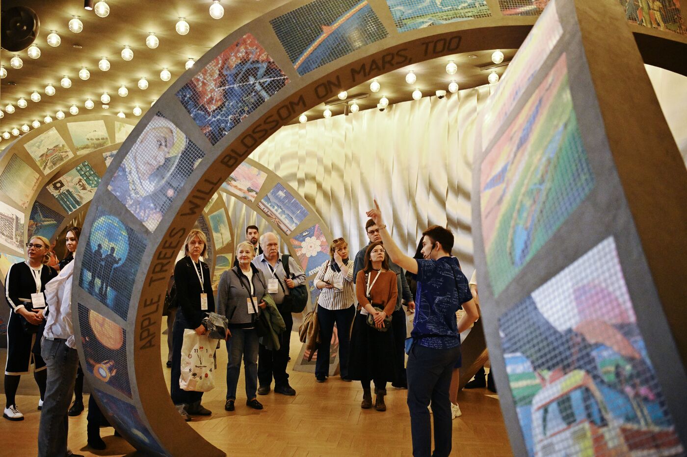 Выставка "Россия". Экскурсии для участников Форума "Корпоративный музей: приоритет будущего"