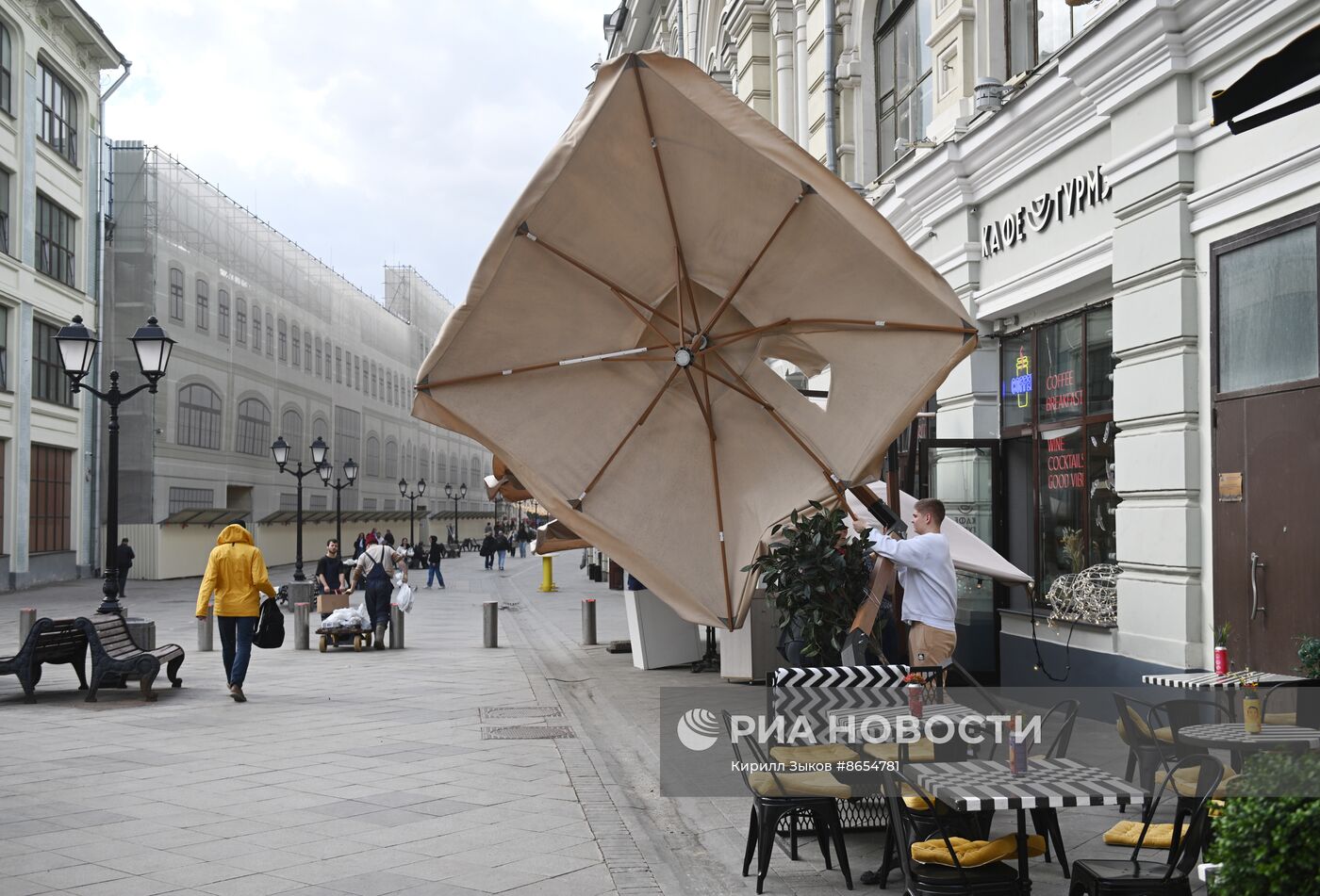 Подготовка летних веранд к открытию в Москве