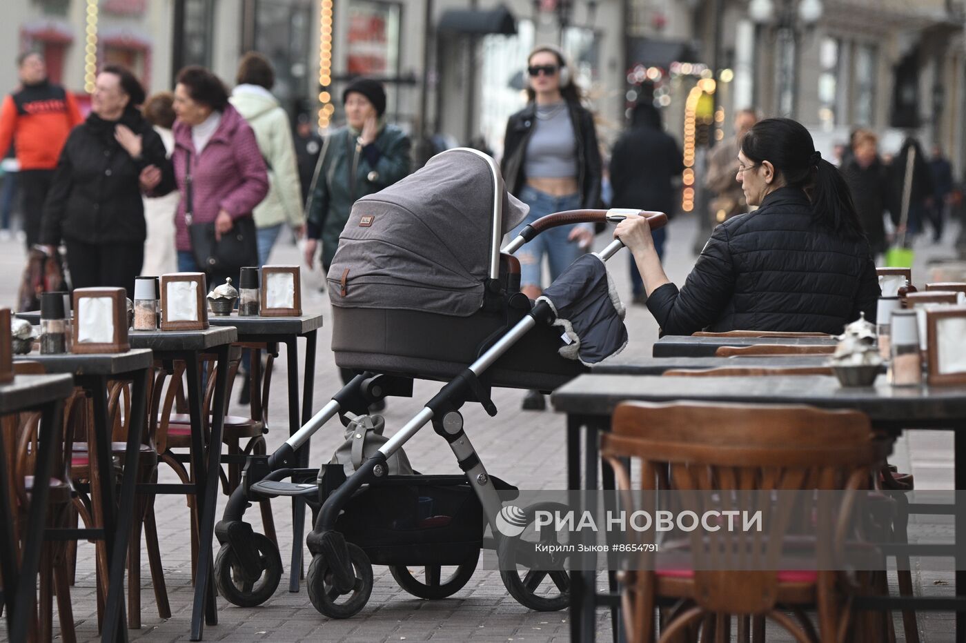 Подготовка летних веранд к открытию в Москве