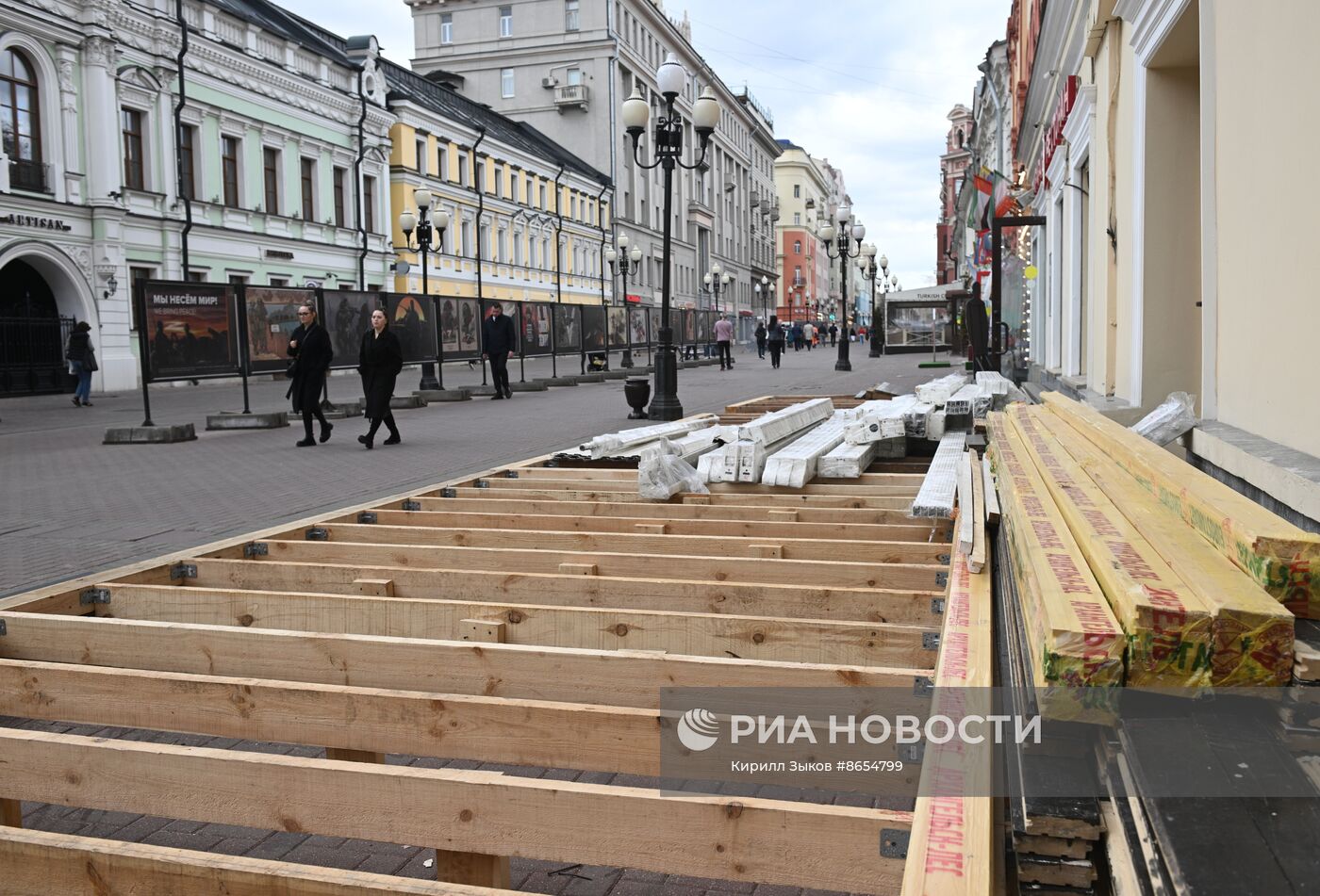 Подготовка летних веранд к открытию в Москве