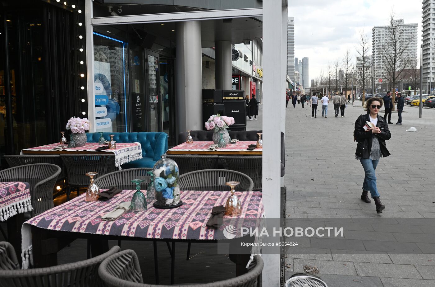 Подготовка летних веранд к открытию в Москве