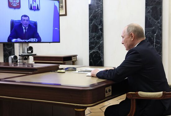 Рабочая встреча президента Владимира Путина с губернатором Сахалинской области Валерием Лимаренко
