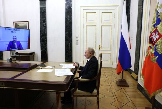 Рабочая встреча президента Владимира Путина с губернатором Забайкальского края Александром Осиповым