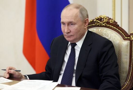 Президент Владимир Путин принял участие в церемонии открытия социальных и жилых объектов в новых регионах