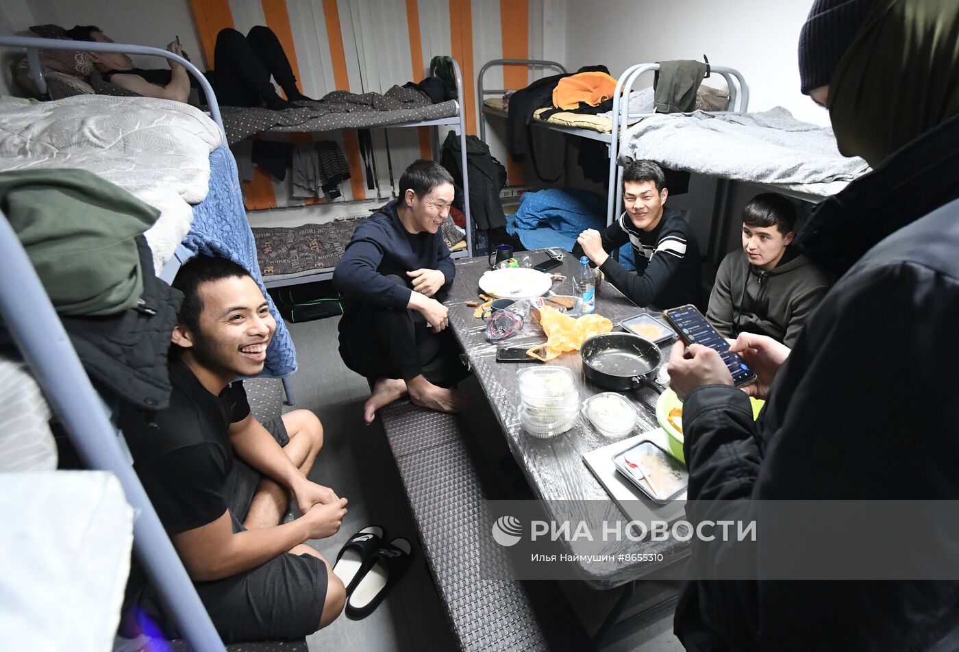 Рейд по выявлению незаконных трудовых мигрантов в Красноярске