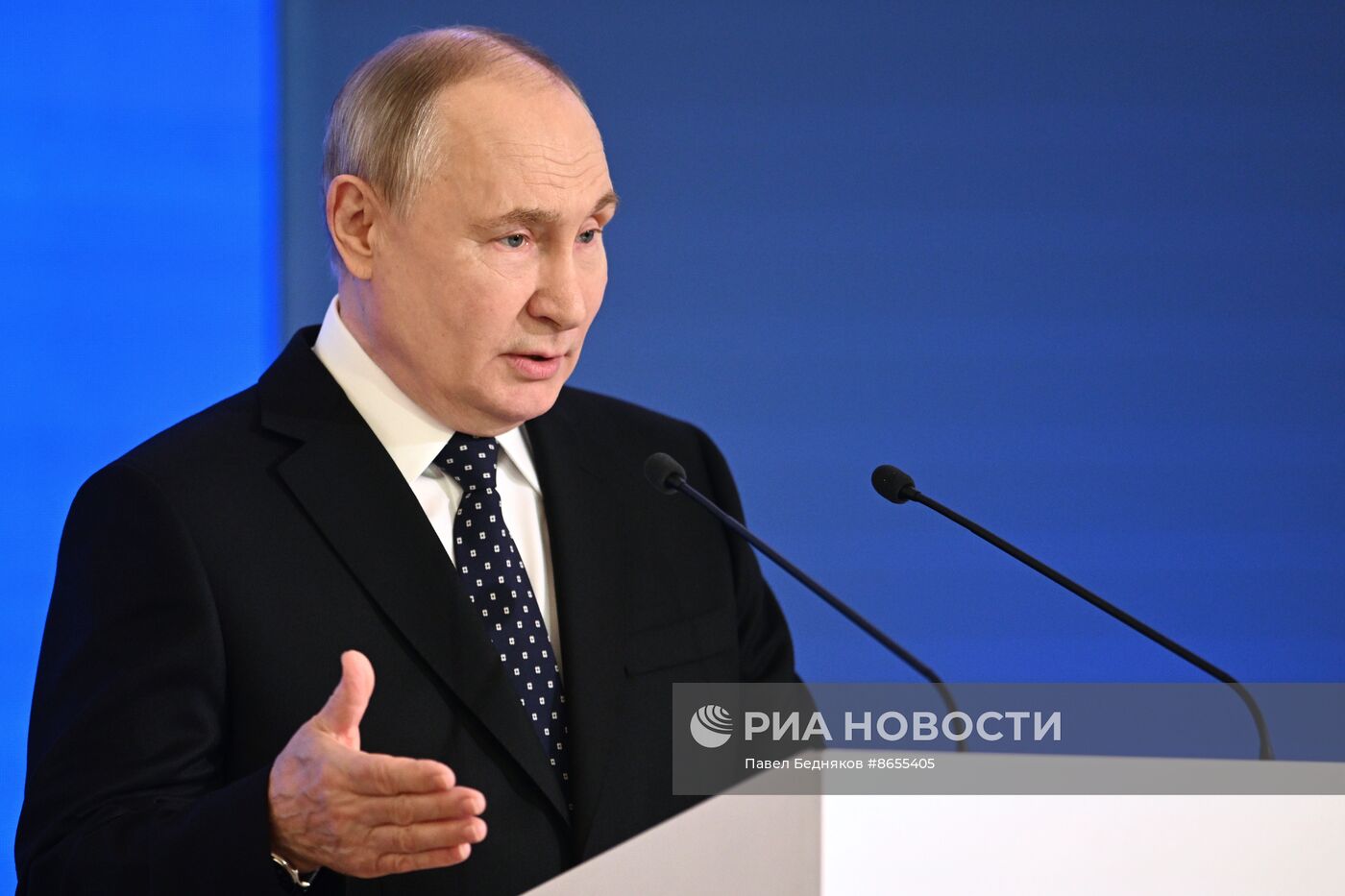 Президент Владимир Путин принял участие в съезде Федерации независимых профсоюзов России