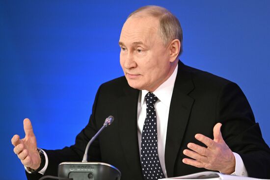 Президент Владимир Путин принял участие в съезде Федерации независимых профсоюзов России
